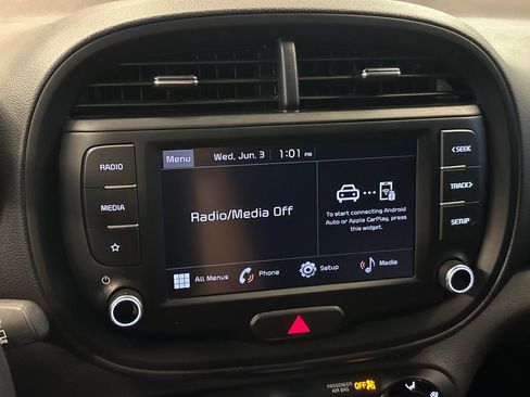 Used 2024 Kia Soul LX w/ Option Group 015 FWD image 13