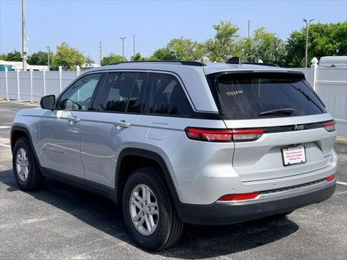 Used 2024 Jeep Grand Cherokee Laredo RWD image 4