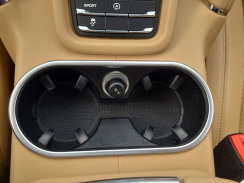 Used 2014 Porsche Cayenne image 17