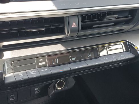 Certified 2024 Toyota Prius LE FWD image 28
