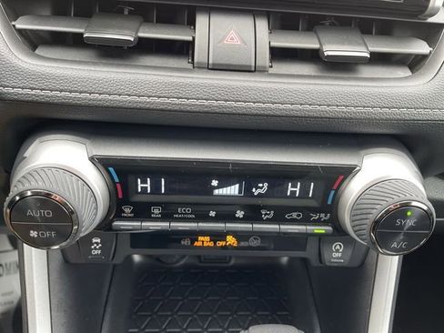 Used 2025 Toyota RAV4 XLE image 19