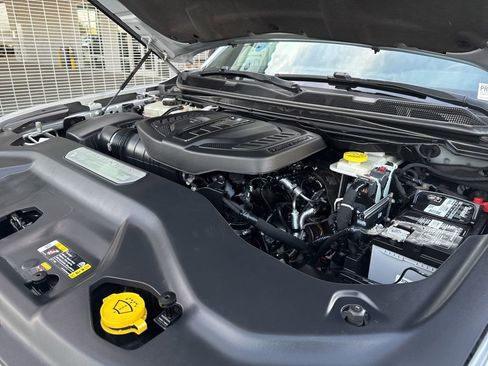 Used 2024 Jeep Wagoneer L Series II w/ Flexible Seating Group AWD/4WD image 30