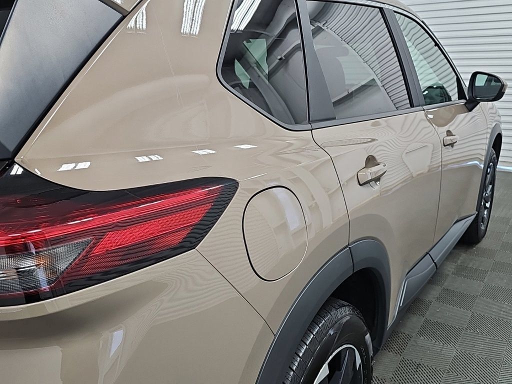 Used 2025 Nissan Rogue SV AWD/4WD image 10