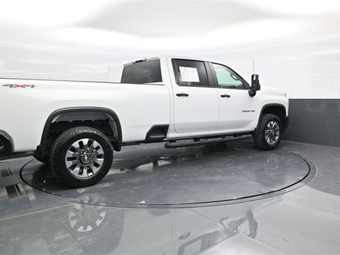 Used 2022 Chevrolet Silverado 2500 Custom w/ Custom Convenience Package image 7
