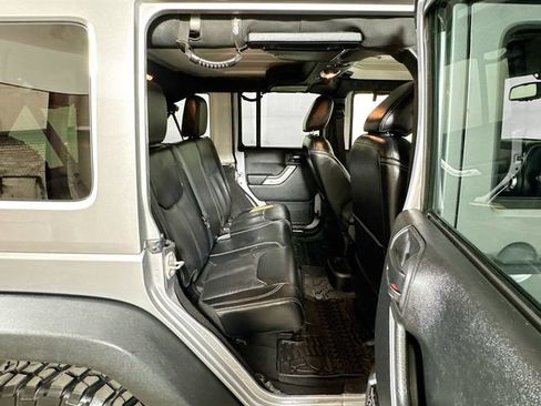 Used 2017 Jeep Wrangler Unlimited Rubicon AWD/4WD image 23