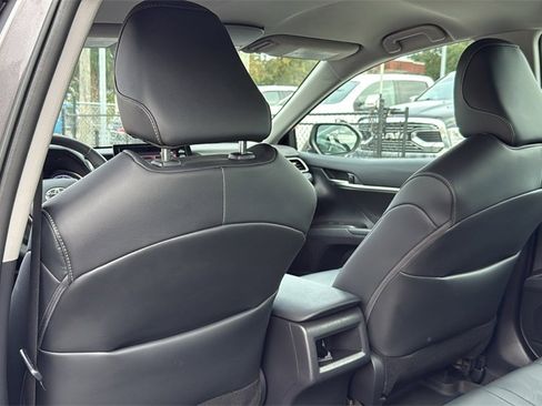 Used 2023 Toyota Camry SE image 17