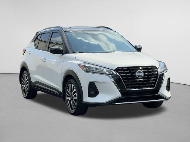 Used 2024 Nissan Kicks SR w/ SR Premium Package FWD image 1