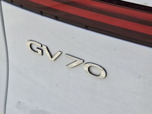 Used 2022 Genesis GV70 3.5T Sport w/ Sport Advanced Package AWD/4WD image 11