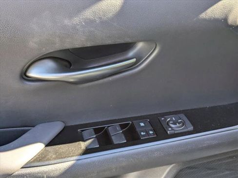 Used 2019 Lexus UX 200 image 2