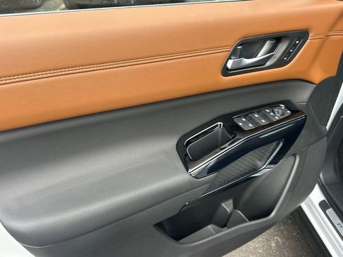 New 2026 Nissan Pathfinder Platinum AWD/4WD image 10