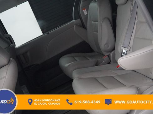 Used 2018 Toyota Sienna XLE w/ XLE Navigation Package FWD image 14
