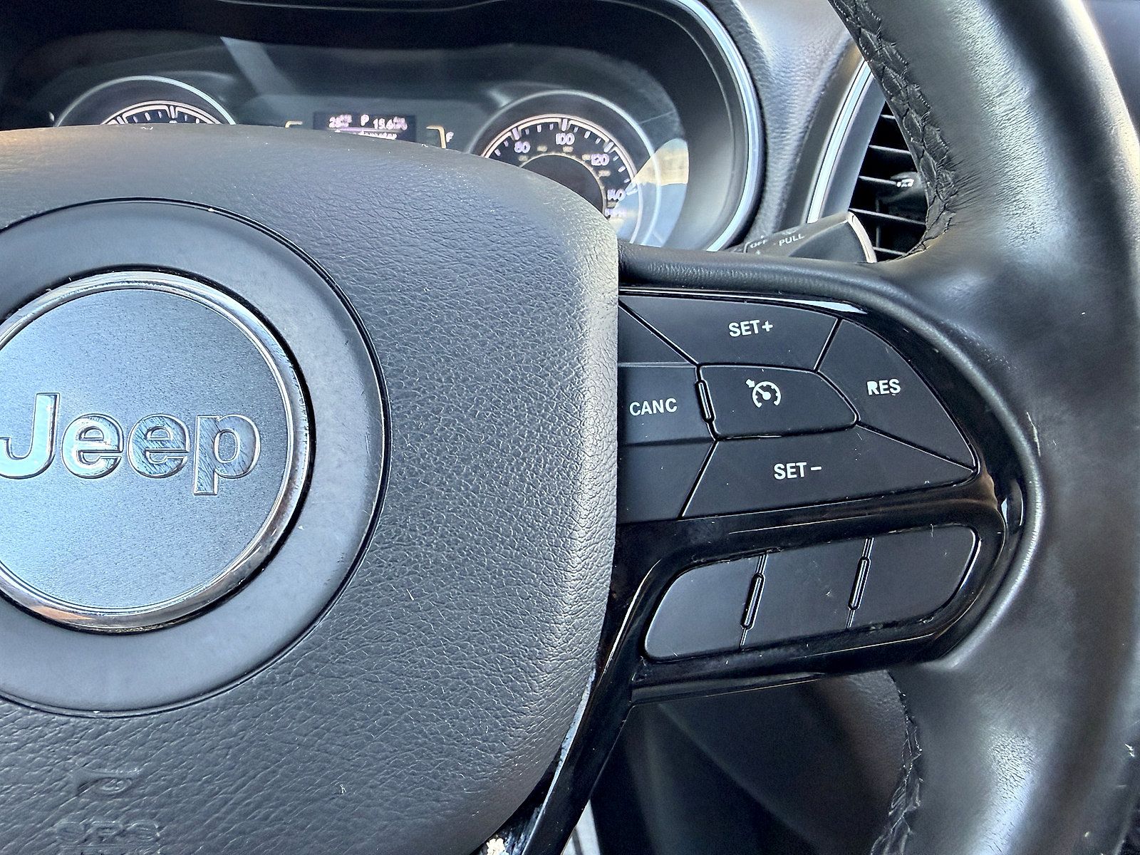 Used 2020 Jeep Cherokee Latitude Plus AWD/4WD image 34