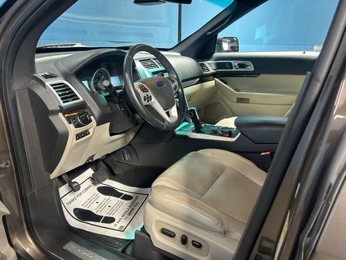 Used 2015 Ford Explorer Limited w/ Equipment Group 302A AWD/4WD image 13
