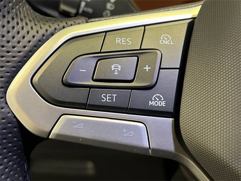 Used 2025 Volkswagen Tiguan SEL R-Line image 14