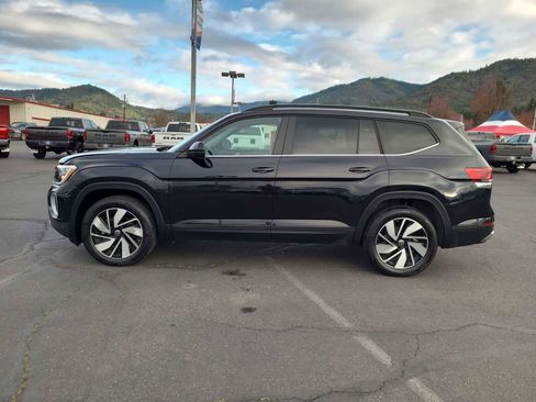 Used 2024 Volkswagen Atlas SE image 11