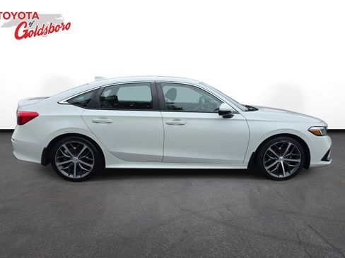 Used 2024 Honda Civic Touring image 4