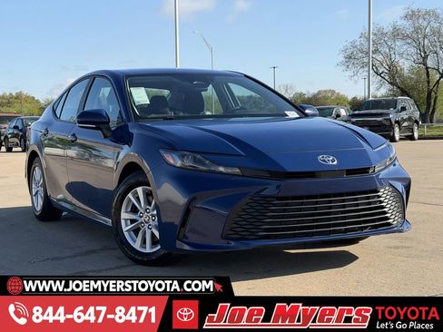 Used 2025 Toyota Camry LE image 2