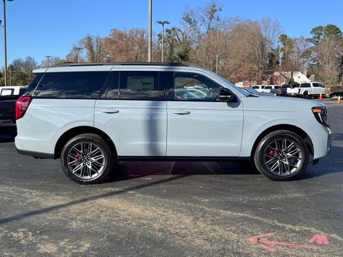 New 2025 Ford Expedition Platinum w/ Stealth Performance Package image 4
