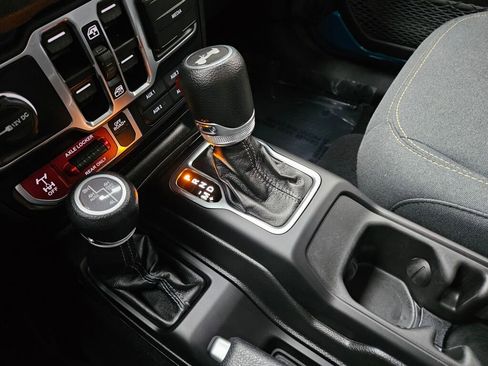 Used 2024 Jeep Wrangler Unlimited image 24