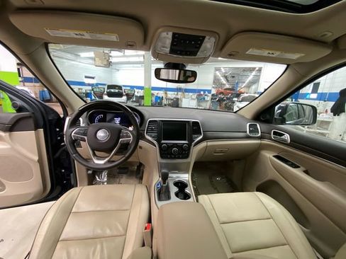Used 2017 Jeep Grand Cherokee Overland image 28
