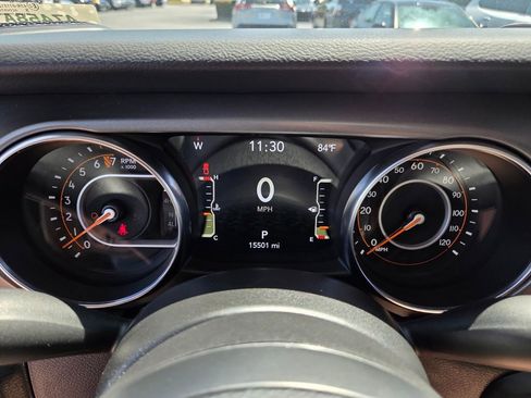 Used 2023 Jeep Gladiator Sport AWD/4WD image 25