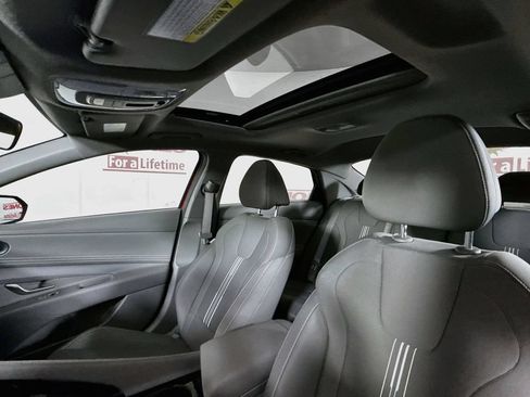 Certified 2025 Hyundai Elantra SEL FWD image 12