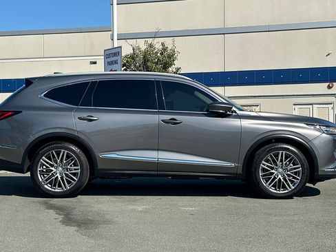 Used 2023 Acura MDX SH-AWD w/ Advance Package image 3