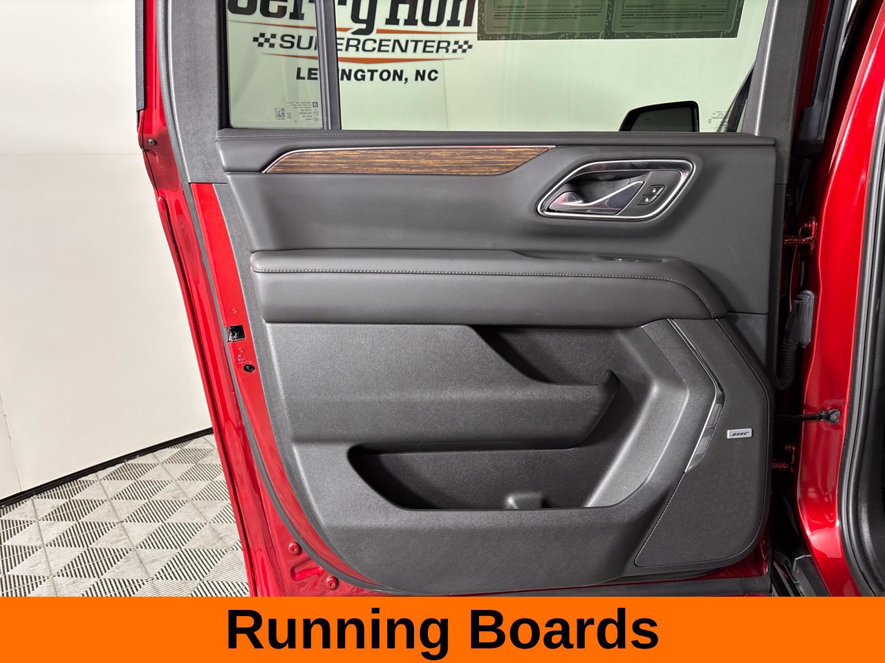 Used 2024 Chevrolet Suburban High Country RWD image 25