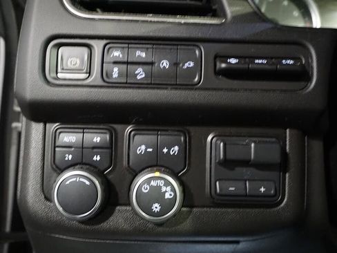 Used 2021 Chevrolet Tahoe Premier w/ Premium Package AWD/4WD image 32