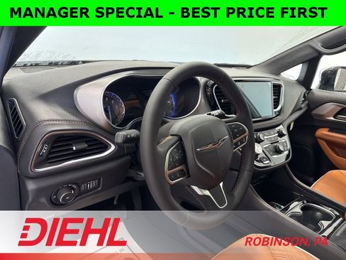 New 2026 Chrysler Pacifica Pinnacle image 28