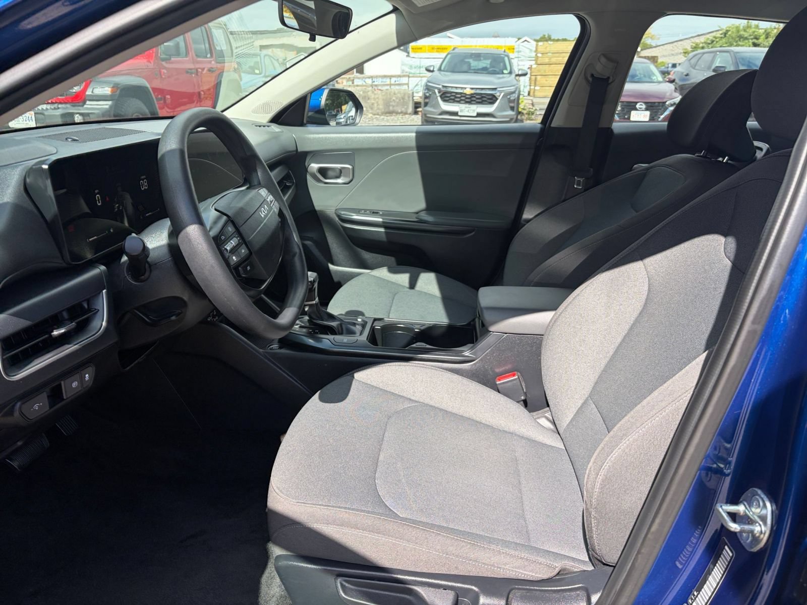 Used 2025 Kia K4 FWD image 25