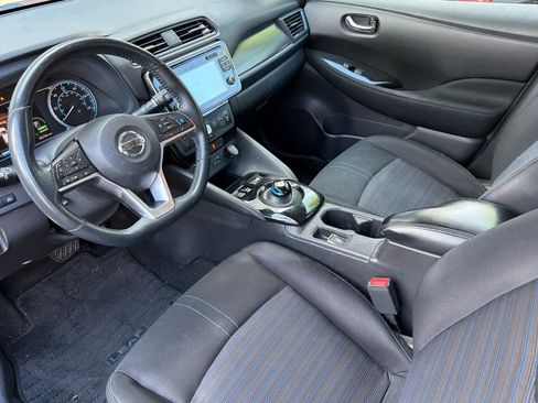Used 2018 Nissan Leaf SV w/ SV Technology Package FWD image 13