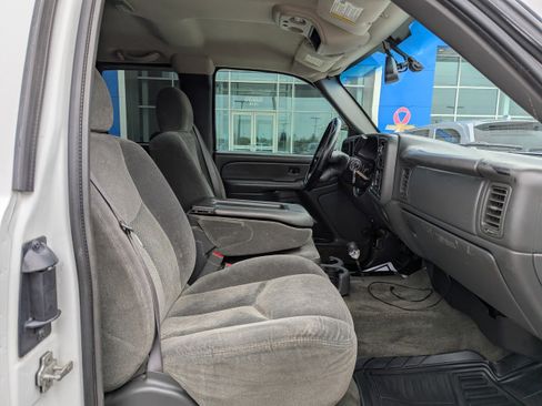 Used 2005 Chevrolet Silverado 1500 LS image 29