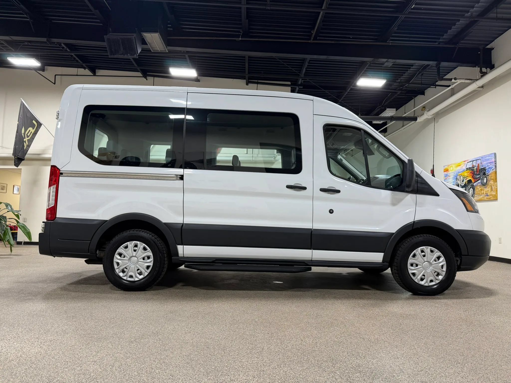 Used 2018 Ford Transit 150 XL RWD image 4