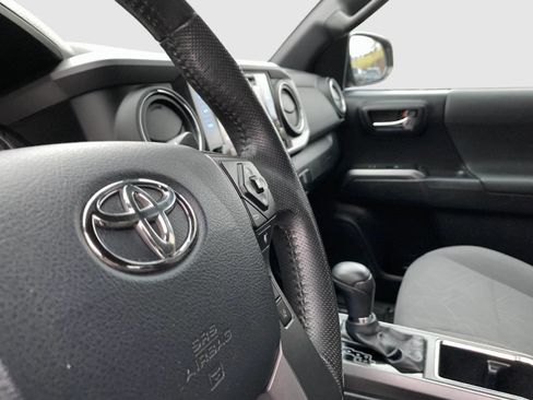 Used 2019 Toyota Tacoma TRD Off-Road image 47