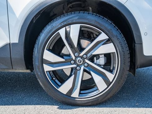 Used 2024 Volvo XC40 B5 Plus w/ Climate Package AWD/4WD image 14