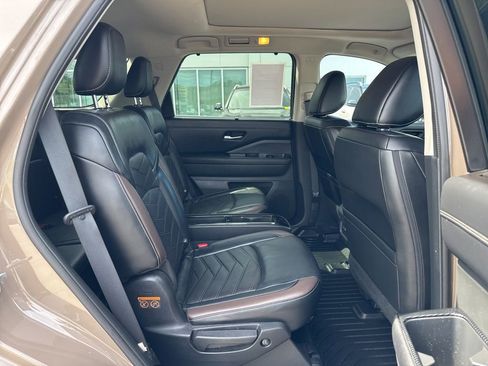 Used 2023 Nissan Pathfinder Platinum AWD/4WD image 22