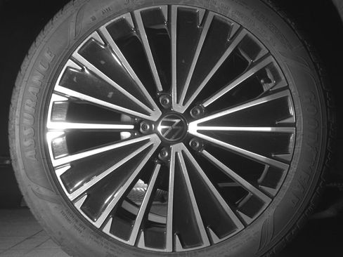 Used 2025 Volkswagen Taos SE image 15