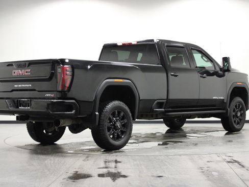 Used 2024 GMC Sierra 2500 AT4 image 4