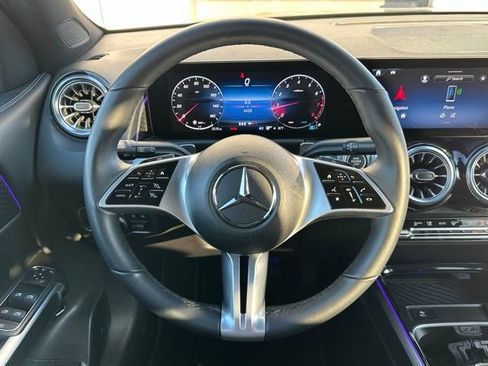 Used 2025 Mercedes-Benz GLB 250 4MATIC image 13