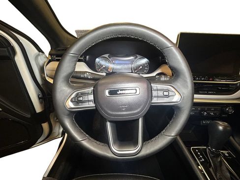 Used 2025 Jeep Compass Limited AWD/4WD image 12