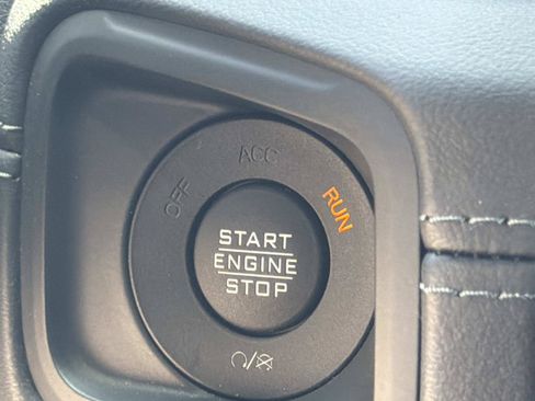 Used 2025 Jeep Wrangler Unlimited Rubicon w/ Safety Group AWD/4WD image 16