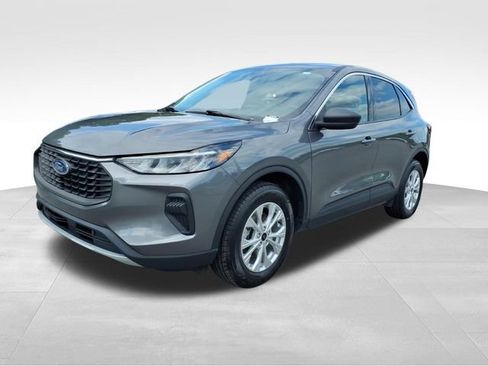 Certified 2023 Ford Escape Active AWD/4WD image 2