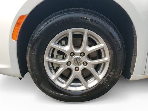 Used 2023 Chrysler Pacifica Touring-L FWD image 29