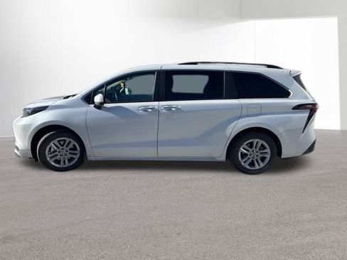 Used 2025 Toyota Sienna XLE w/ XLE Plus Package image 1