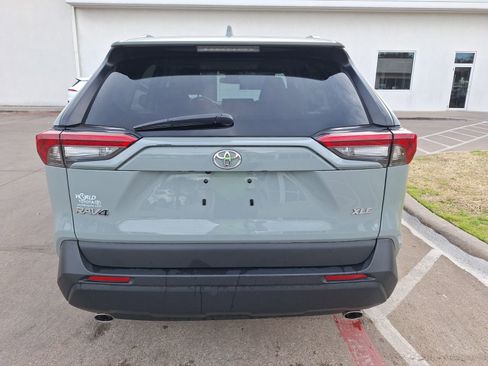 Used 2022 Toyota RAV4 XLE Premium image 5
