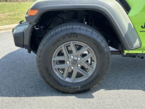 Used 2025 Jeep Wrangler Sport AWD/4WD image 12