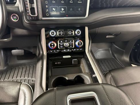 Used 2022 GMC Yukon Denali AWD/4WD image 17
