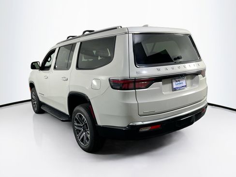 Used 2022 Jeep Wagoneer Series III AWD/4WD image 7