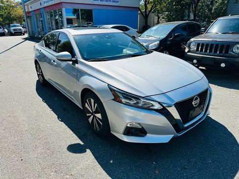Used 2020 Nissan Altima 2.5 SV image 9